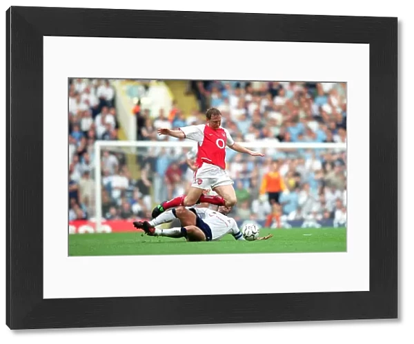 Ray Parlour (Arsenal) Jamie Redknapp (Tottenham). Tottenham Hotsour v Arsenal