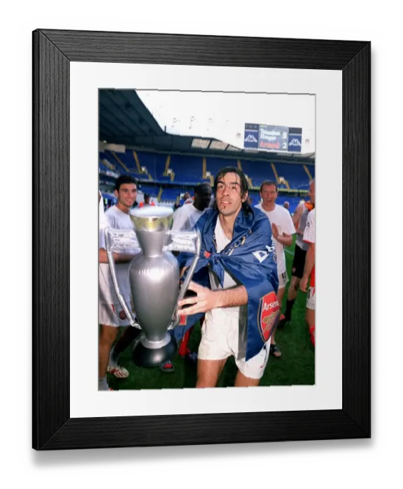 Framed Print : Robert Pires (Arsenal) celebrates winning the League Framed Print : Robert Pires (Arsenal) celebrates winning the League