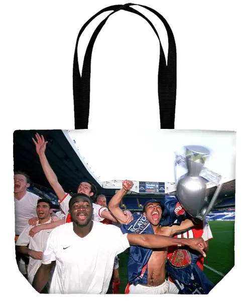 Kolo Toure and Ashley Cole (Arsenal) celebrate winning the League