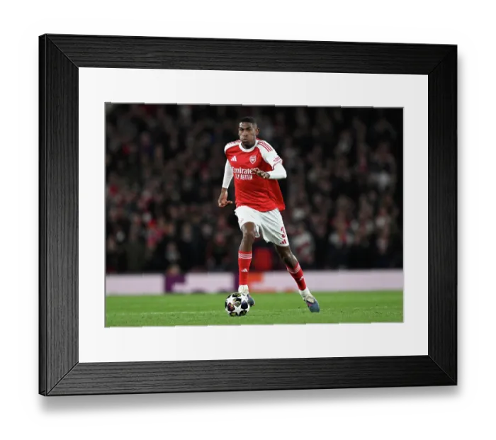 Framed Print : Arsenal FC v Sporting Clube de Portugal - UEFA Champions League 2025 / 26 Quarter-Final Second Leg