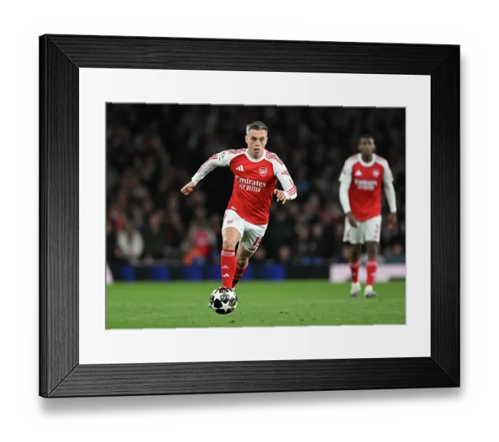 Framed Print : Arsenal FC v Sporting Clube de Portugal - UEFA Champions League 2025 / 26 Quarter-Final Second Leg