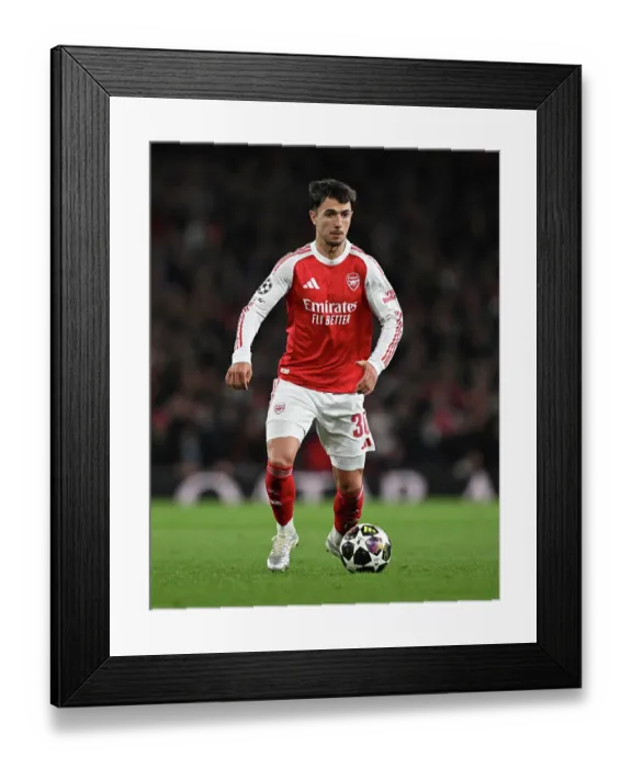 Framed Print : Arsenal FC v Sporting Clube de Portugal - UEFA Champions League 2025 / 26 Quarter-Final Second Leg