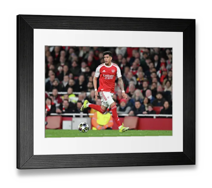Framed Print : Arsenal FC v Sporting Clube de Portugal - UEFA Champions League 2025 / 26 Quarter-Final Second Leg