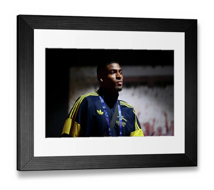 Framed Print : Arsenal FC v Sporting Clube de Portugal - UEFA Champions League 2025 / 26 Quarter-Final Second Leg
