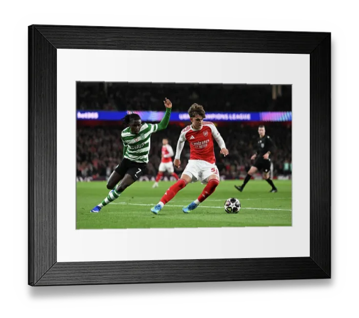 Framed Print : Arsenal FC v Sporting Clube de Portugal - UEFA Champions League 2025 / 26 Quarter-Final Second Leg