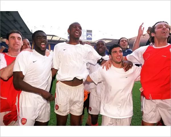 Kolo Toure, Patrick Vieira, Jose Reyes and Edu (Arsenal) celebrate winning the league