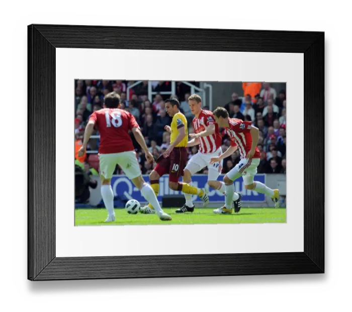 Framed Print : Robin van Persie (Arsenal) Robert Huth and Ryan Shawcross (Stoke). Stoke City 3: 1 Arsenal