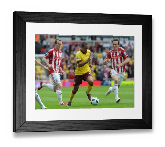 Framed Print : Theo Walcott (Arsenal) Glen Whelan and Dean Whitehead (Stoke). Stoke City 3: 1 Arsenal Framed Print : Theo Walcott (Arsenal) Glen Whelan and Dean Whitehead (Stoke). Stoke City 3: 1 Arsenal