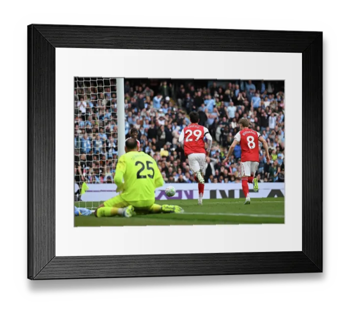 Framed Print : Manchester City v Arsenal - Premier League Framed Print : Manchester City v Arsenal - Premier League