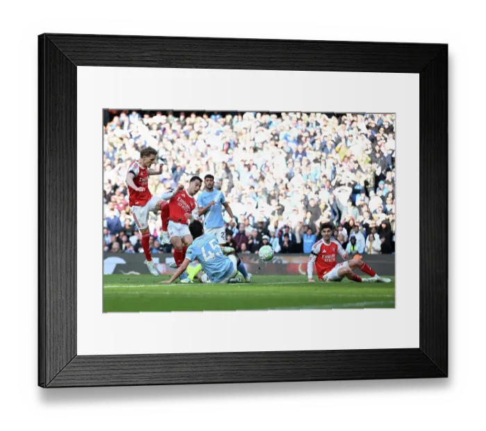Framed Print : Manchester City v Arsenal - Premier League