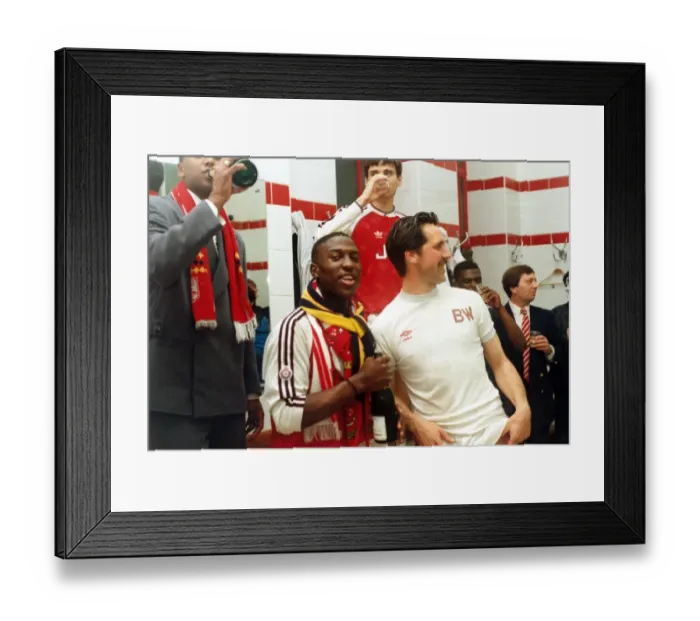 Framed Print : Arsenal Players celebrate winning the League Chamionship
