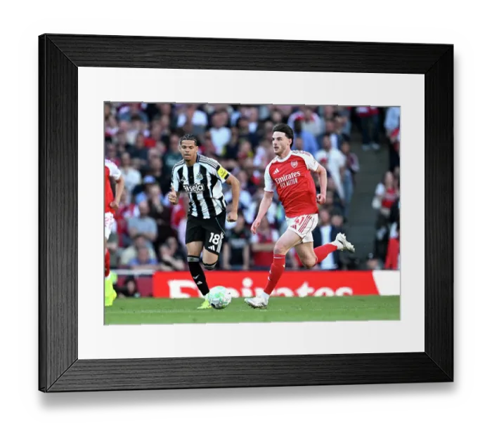 Framed Print : Arsenal v Newcastle United - Premier League