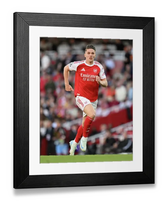 Framed Print : Arsenal v Newcastle United - Premier League