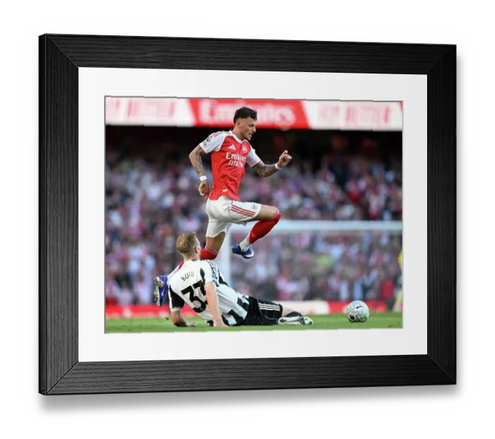 Framed Print : Arsenal v Newcastle United - Premier League