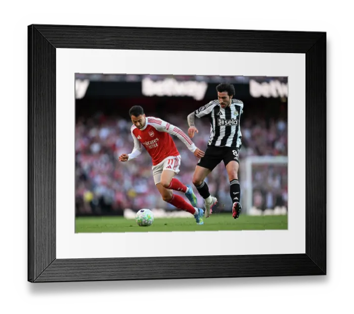 Framed Print : Arsenal v Newcastle United - Premier League