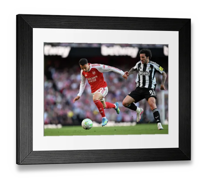 Framed Print : Arsenal v Newcastle United - Premier League