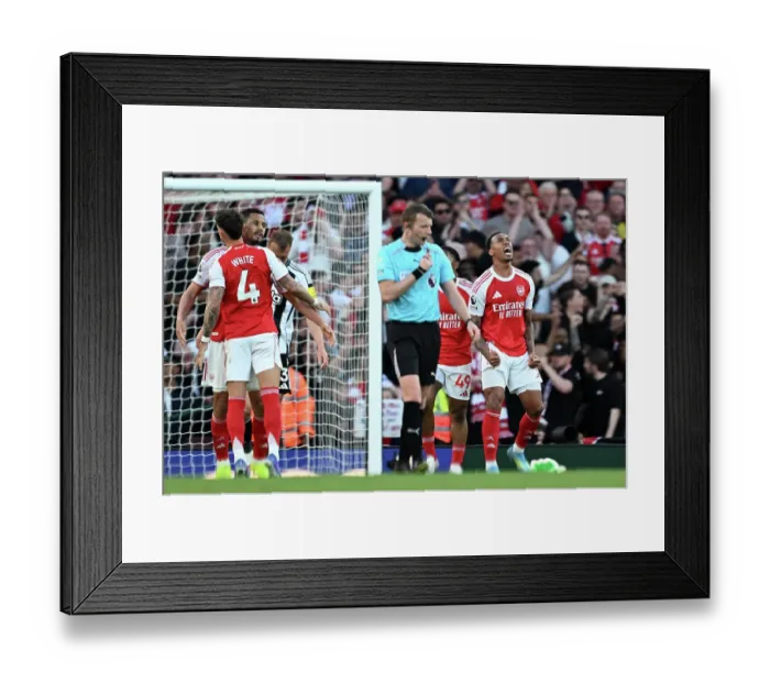 Framed Print : Arsenal v Newcastle United - Premier League