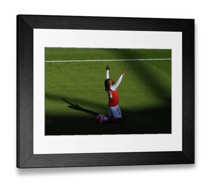 Framed Print : Arsenal v Newcastle United - Premier League