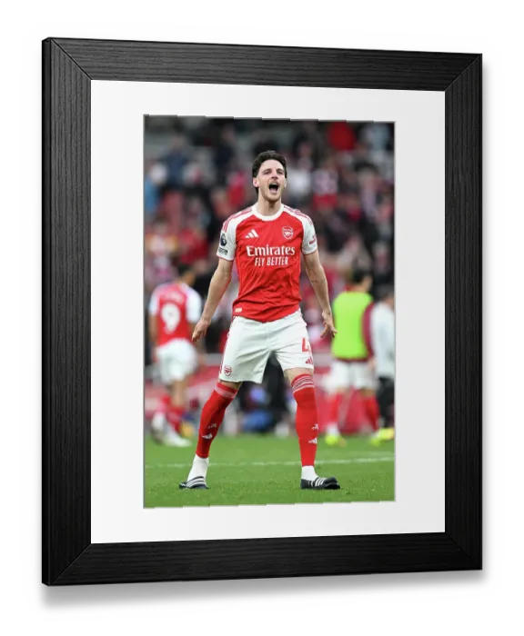 Framed Print : Arsenal v Fulham - Premier League