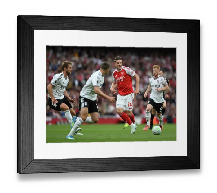 Framed Print : Arsenal v Fulham - Premier League Framed Print : Arsenal v Fulham - Premier League