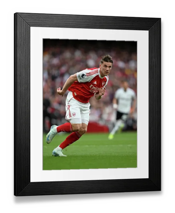 Framed Print : Arsenal v Fulham - Premier League
