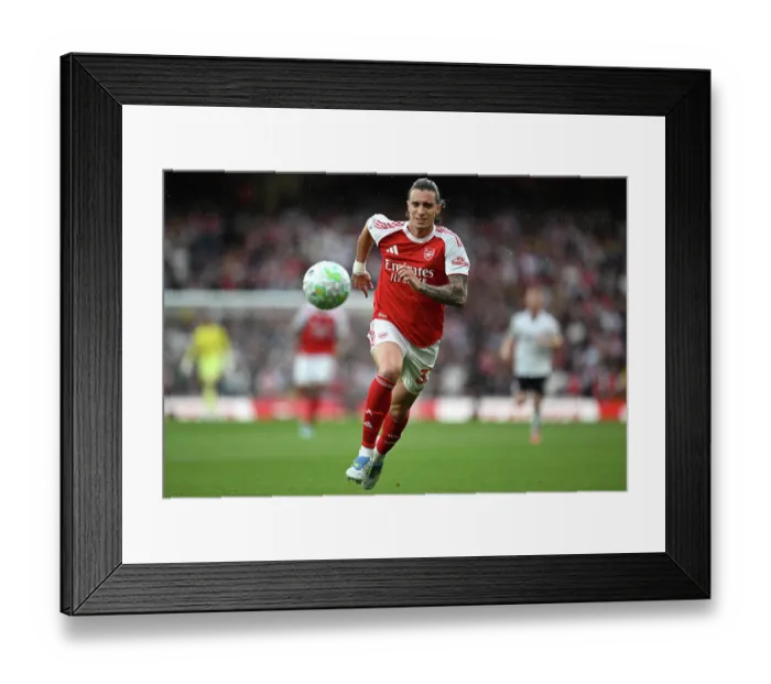 Framed Print : Arsenal v Fulham - Premier League Framed Print : Arsenal v Fulham - Premier League