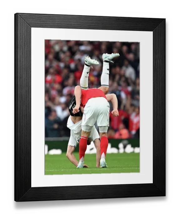 Framed Print : Arsenal v Fulham - Premier League