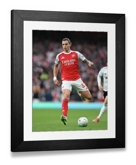 Framed Print : Arsenal v Fulham - Premier League