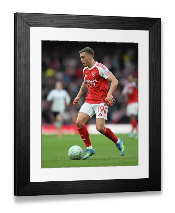 Framed Print : Arsenal v Fulham - Premier League Framed Print : Arsenal v Fulham - Premier League