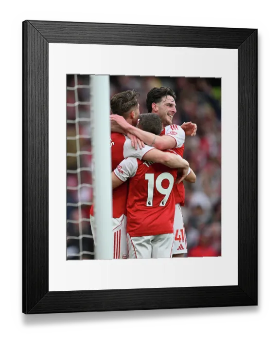 Framed Print : Arsenal v Fulham - Premier League
