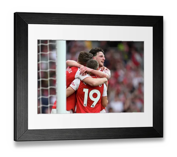Framed Print : Arsenal v Fulham - Premier League