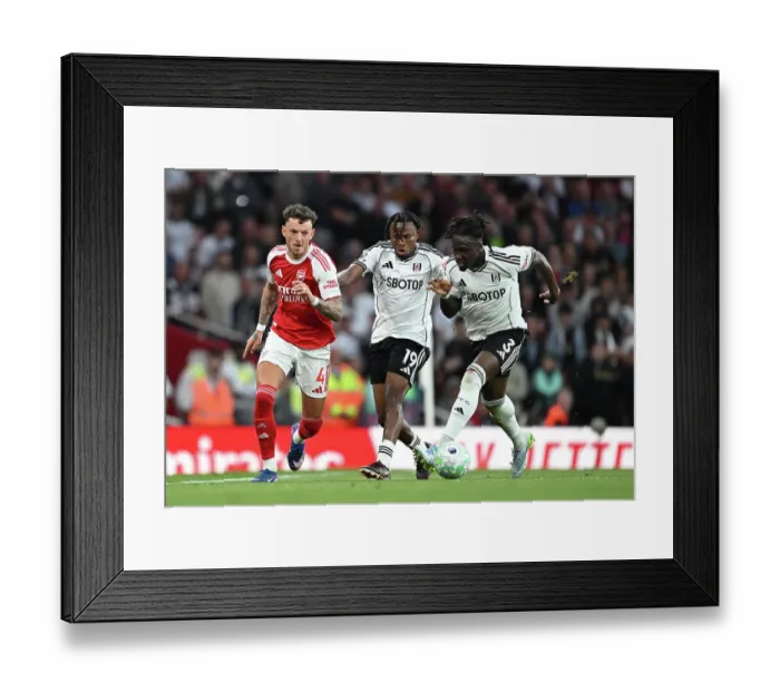 Framed Print : Arsenal v Fulham - Premier League Framed Print : Arsenal v Fulham - Premier League
