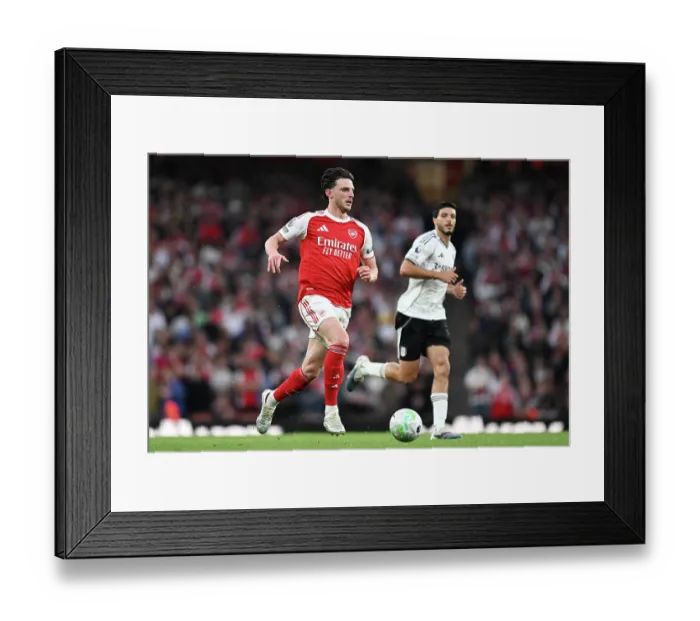 Framed Print : Arsenal v Fulham - Premier League Framed Print : Arsenal v Fulham - Premier League
