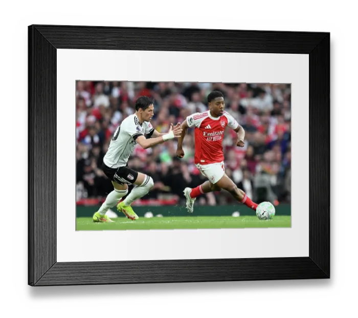 Framed Print : Arsenal v Fulham - Premier League