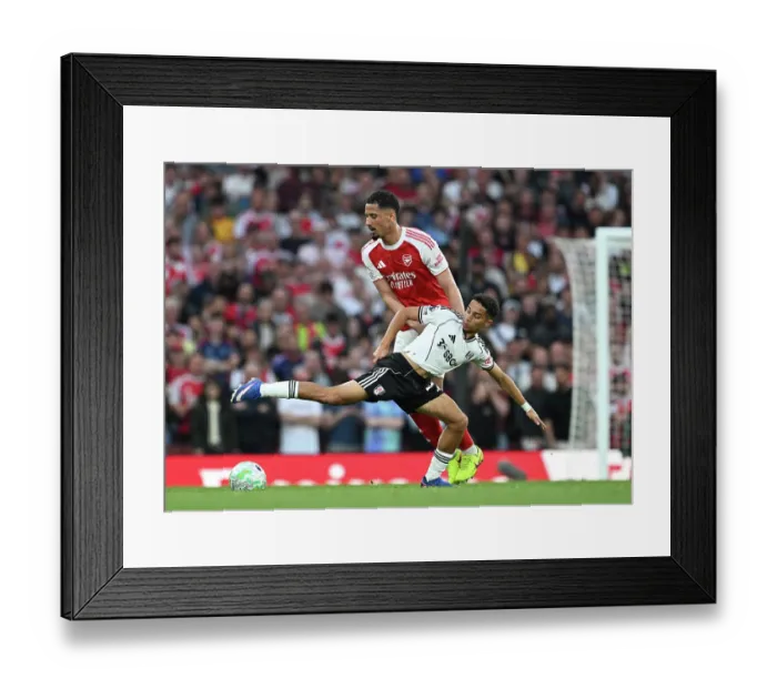 Framed Print : Arsenal v Fulham - Premier League Framed Print : Arsenal v Fulham - Premier League
