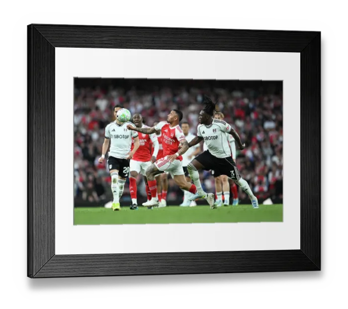 Framed Print : Arsenal v Fulham - Premier League Framed Print : Arsenal v Fulham - Premier League