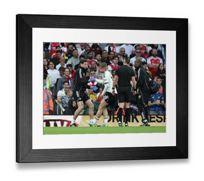 Framed Print : Arsenal v Fulham - Premier League