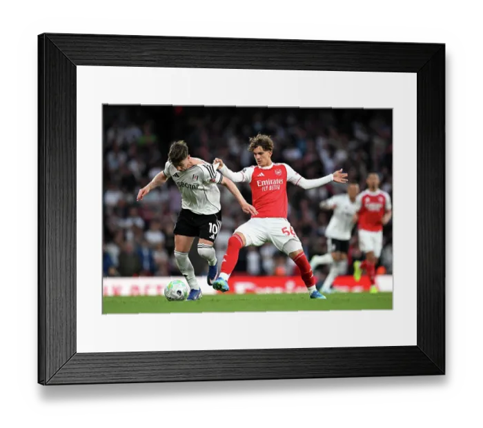 Framed Print : Arsenal v Fulham - Premier League