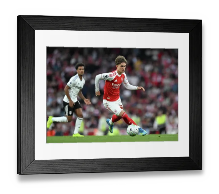 Framed Print : Arsenal v Fulham - Premier League