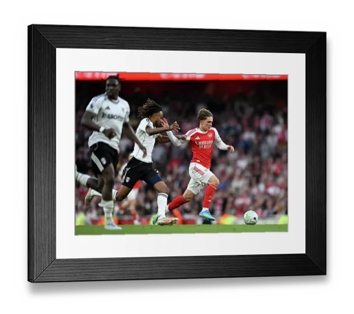 Framed Print : Arsenal v Fulham - Premier League Framed Print : Arsenal v Fulham - Premier League