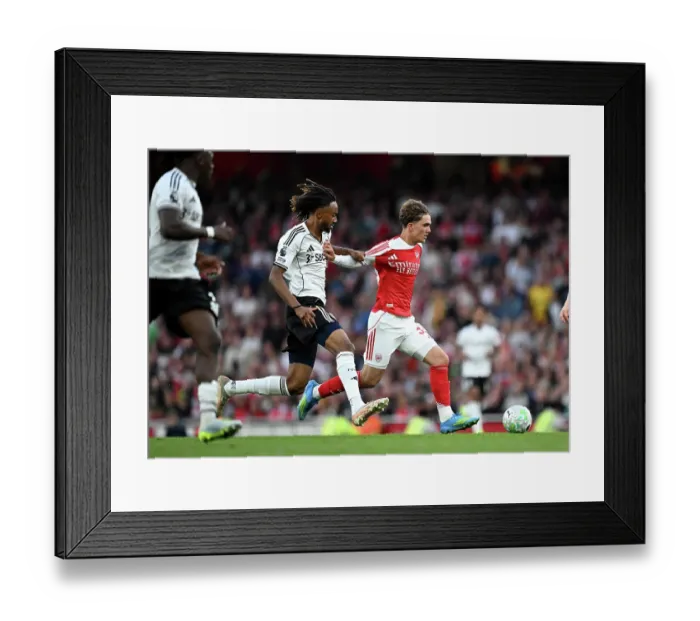 Framed Print : Arsenal v Fulham - Premier League Framed Print : Arsenal v Fulham - Premier League