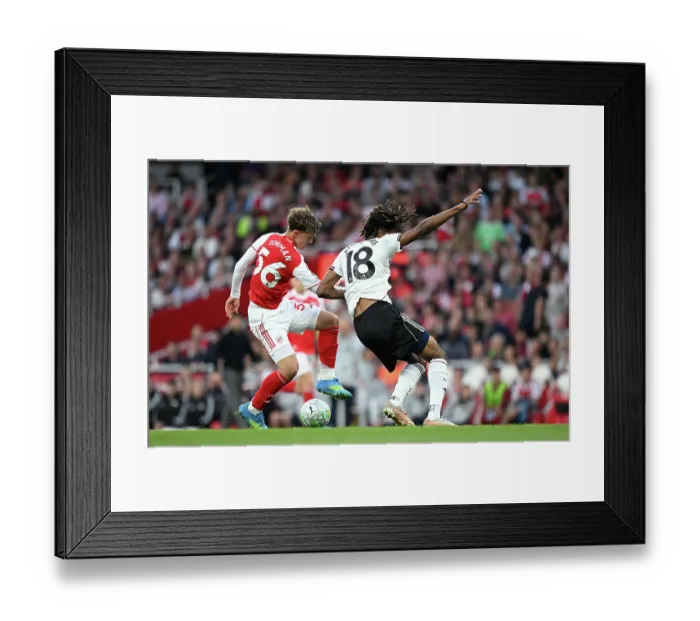 Framed Print : Arsenal v Fulham - Premier League Framed Print : Arsenal v Fulham - Premier League
