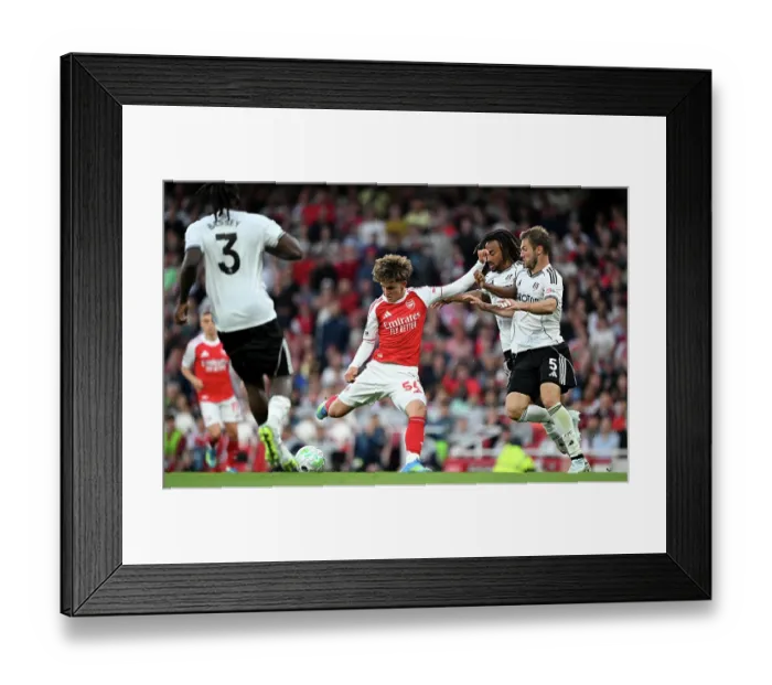 Framed Print : Arsenal v Fulham - Premier League