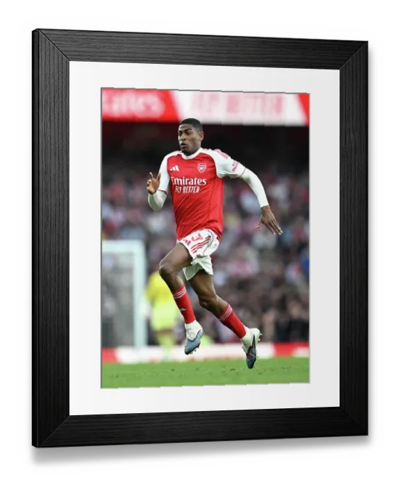 Framed Print : Arsenal v Fulham - Premier League