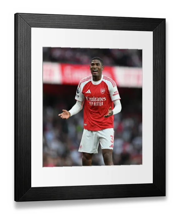 Framed Print : Arsenal v Fulham - Premier League