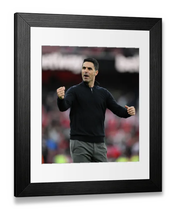 Framed Print : Arsenal v Fulham - Premier League