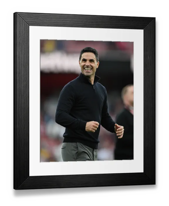 Framed Print : Arsenal v Fulham - Premier League Framed Print : Arsenal v Fulham - Premier League