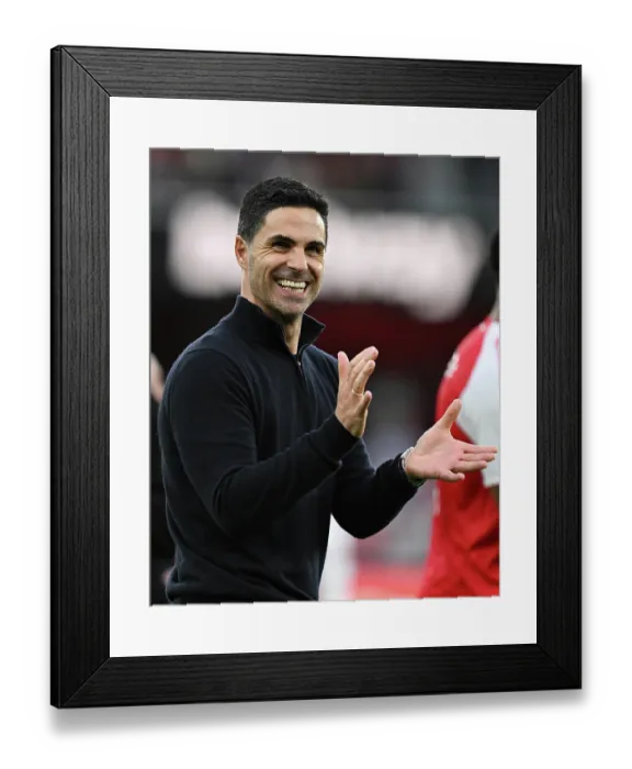 Framed Print : Arsenal v Fulham - Premier League Framed Print : Arsenal v Fulham - Premier League