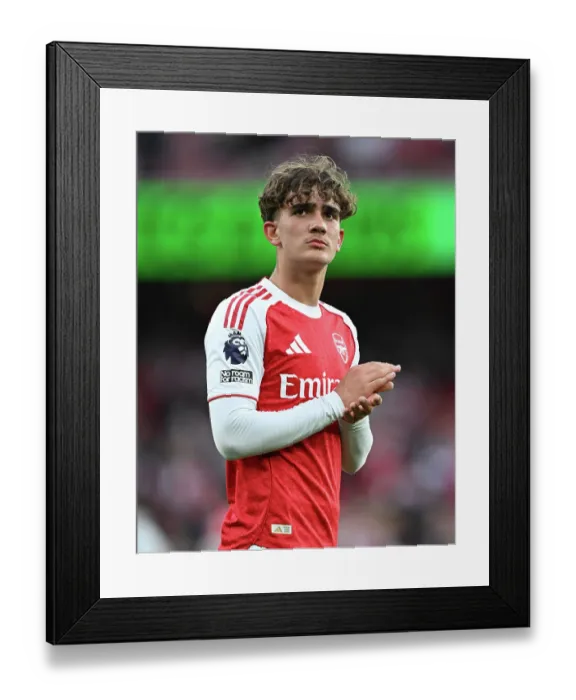 Framed Print : Arsenal v Fulham - Premier League Framed Print : Arsenal v Fulham - Premier League