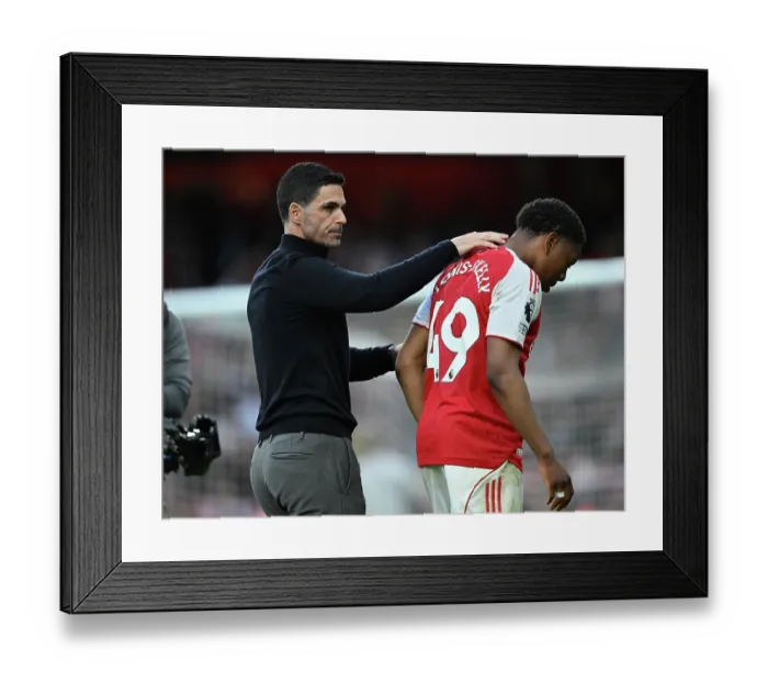 Framed Print : Arsenal v Fulham - Premier League